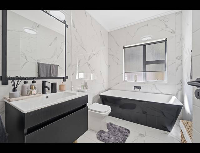2 BEDROOM APARTMENT TO LET IN PALM LAKES ESTATE